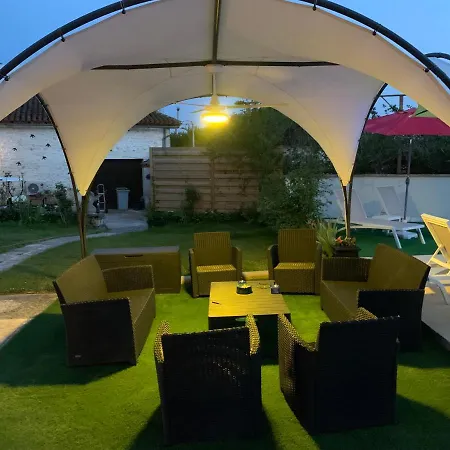 Naturiste Le Jardin Des Hirondelles Panzió