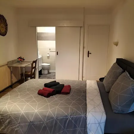 Naturiste Le Jardin Des Hirondelles Panzió Blanzaguet-Saint-Cybard