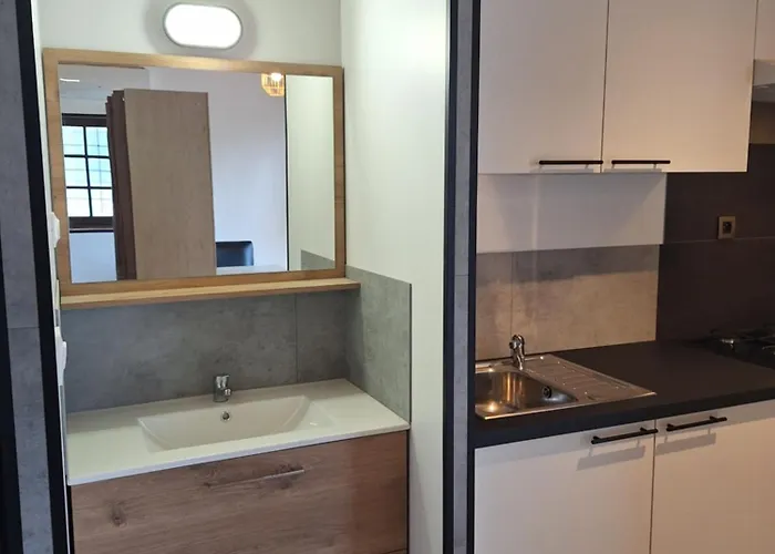 Naturiste Le Jardin Des Hirondelles Bed & Breakfast 3*