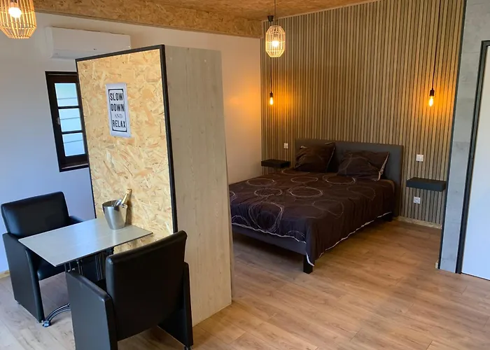 Naturiste Le Jardin Des Hirondelles