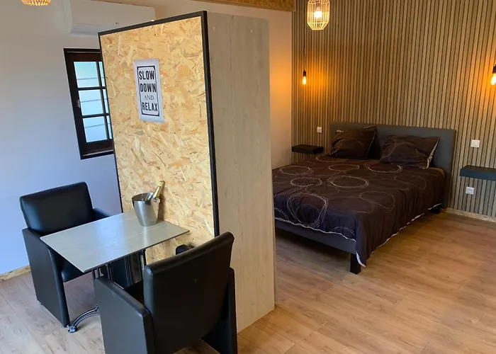 Naturiste Le Jardin Des Hirondelles Bed & Breakfast Blanzaguet-Saint-Cybard