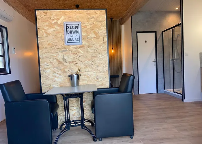 Naturiste Le Jardin Des Hirondelles